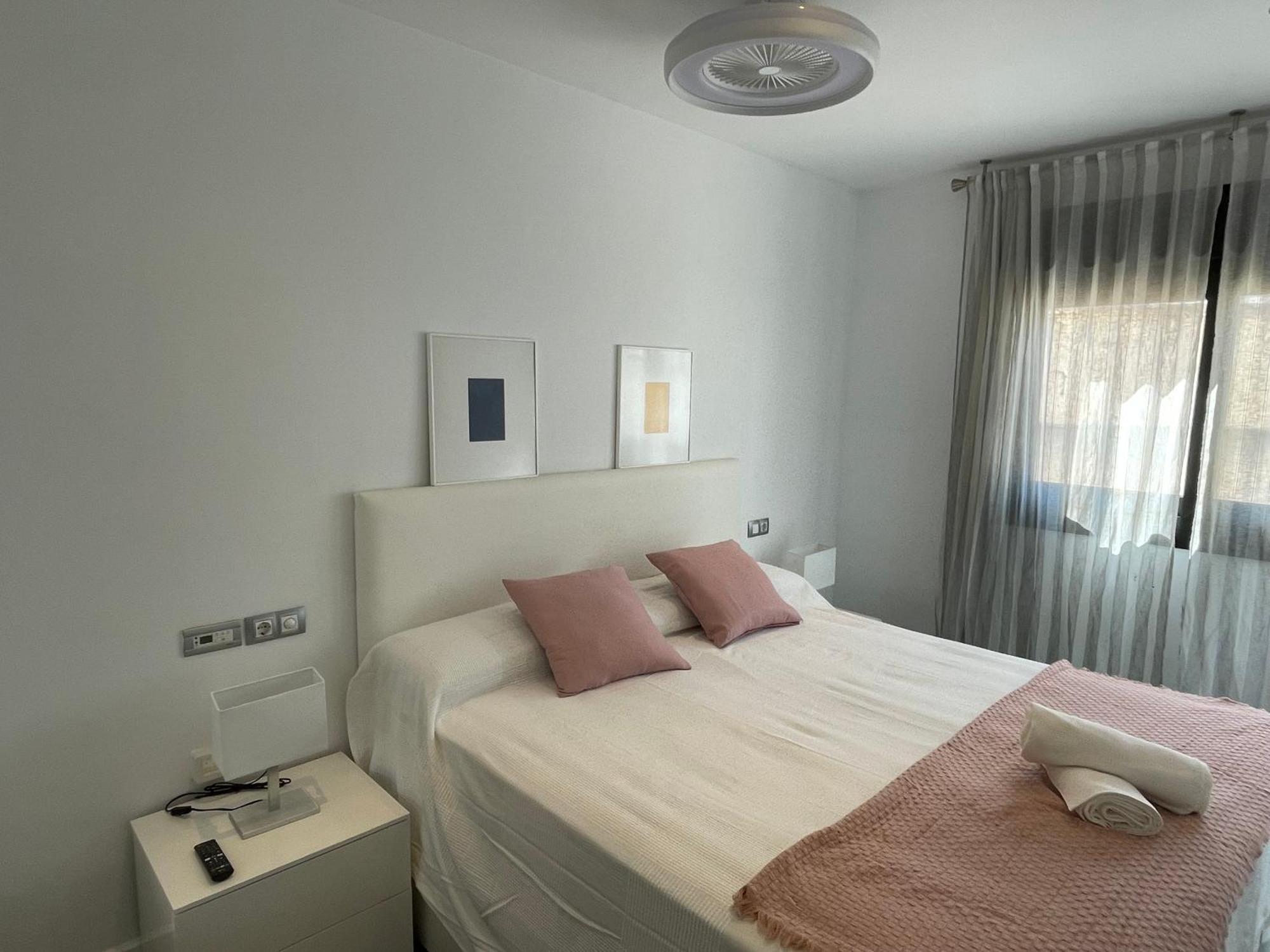 Moderno Apartamento Con Plaza De Garaje En Pleno Centro De Альмерия Экстерьер фото
